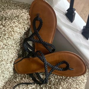 Universal Thread Sandals